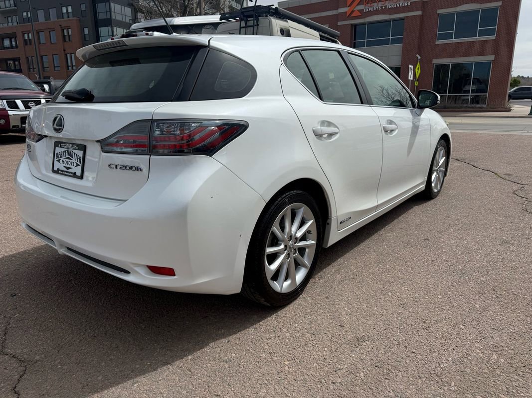 Used 2013 Lexus CT 200h w/ Premium Pkg w/Navigation FWD image 3