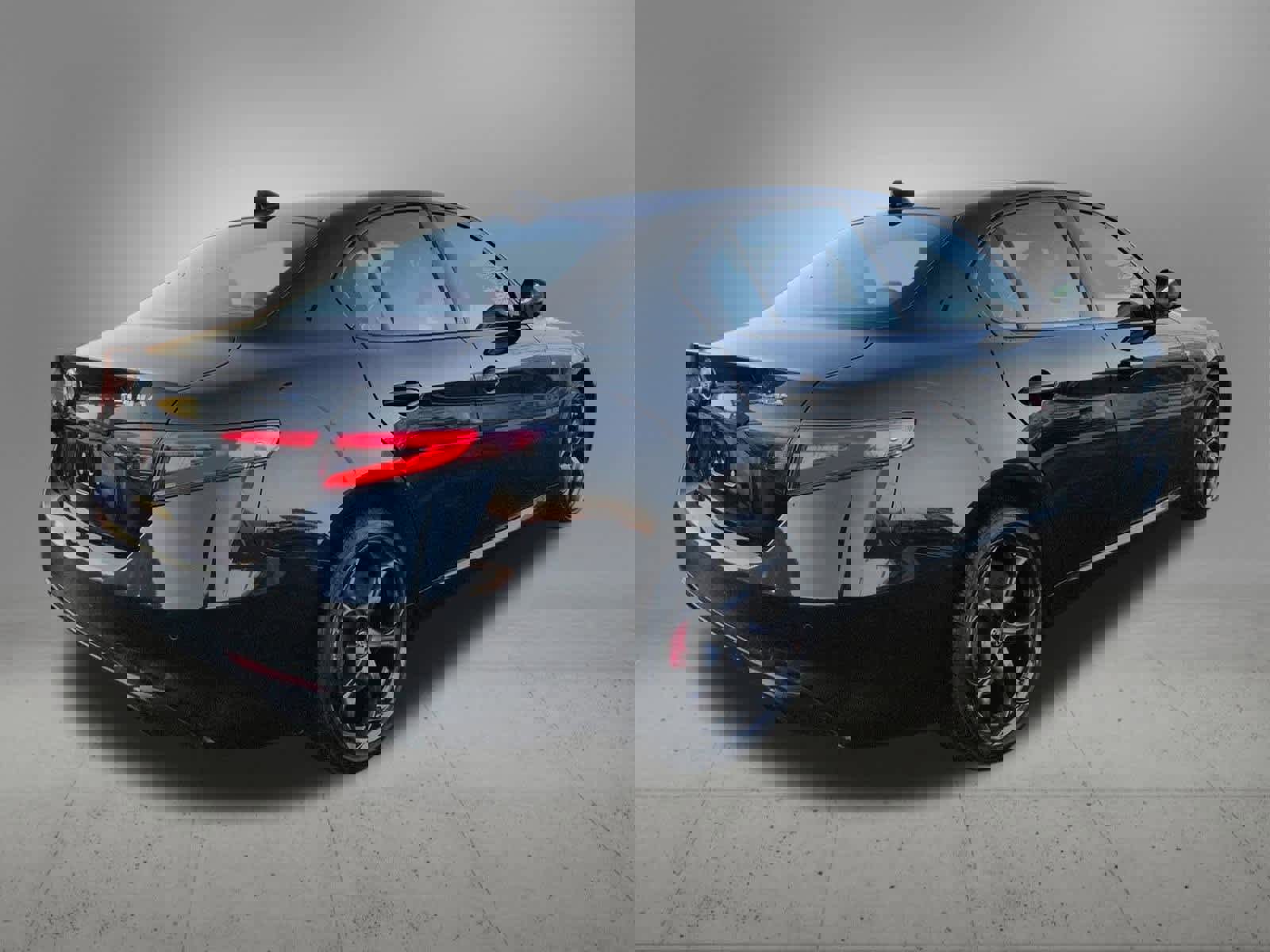 Used 2024 Alfa Romeo Giulia Ti w/ Performance Driving Package image 6