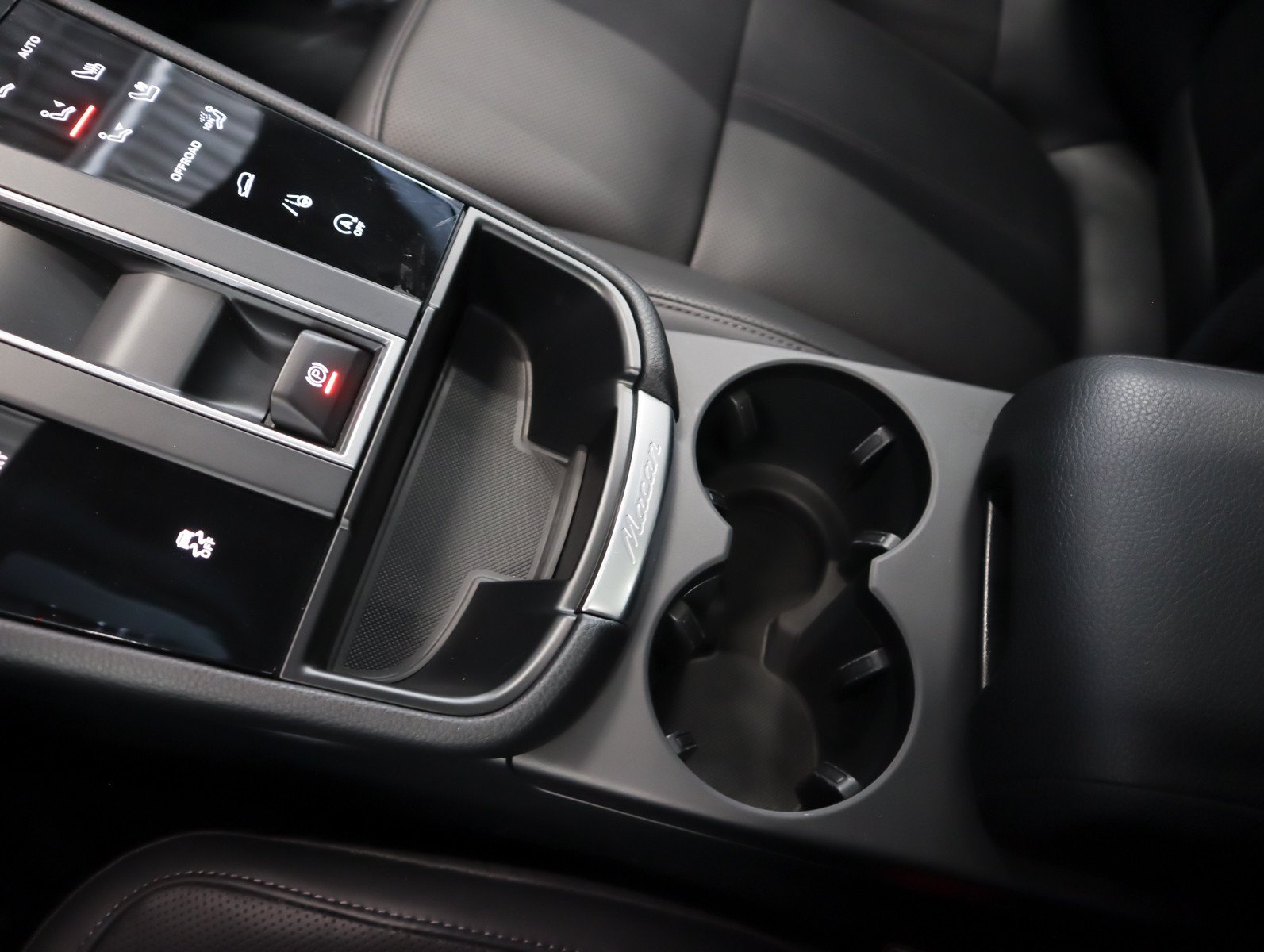 Certified 2026 Porsche Macan AWD/4WD image 16