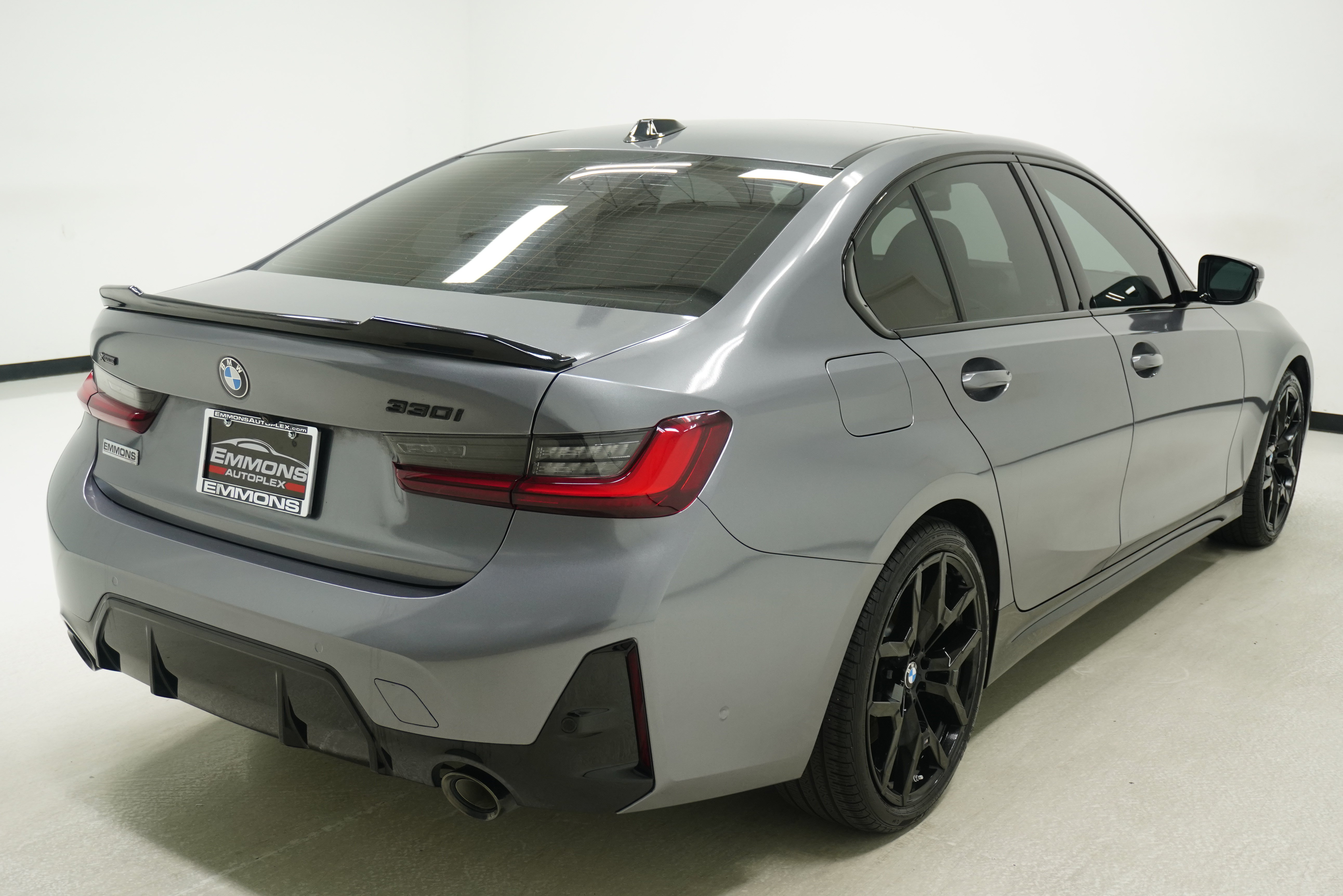 Used 2025 BMW 330i xDrive Sedan w/ M Sport Package AWD/4WD image 4