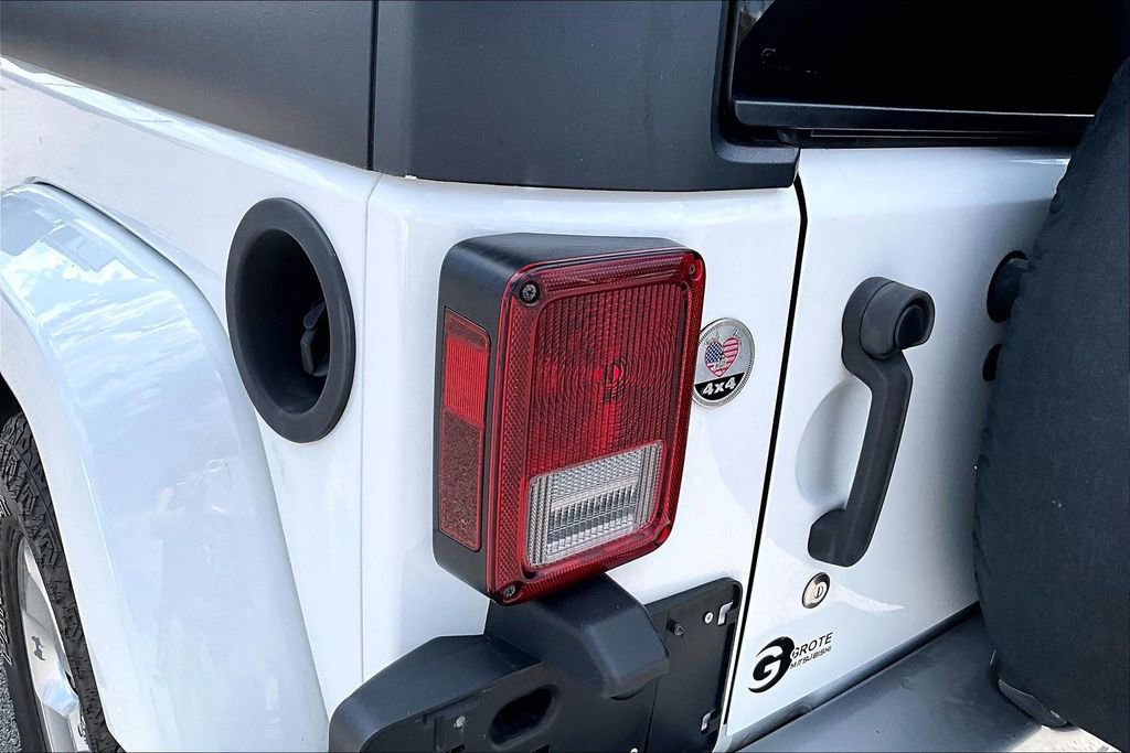 Used 2013 Jeep Wrangler Sahara w/ Dual Top Group AWD/4WD image 32
