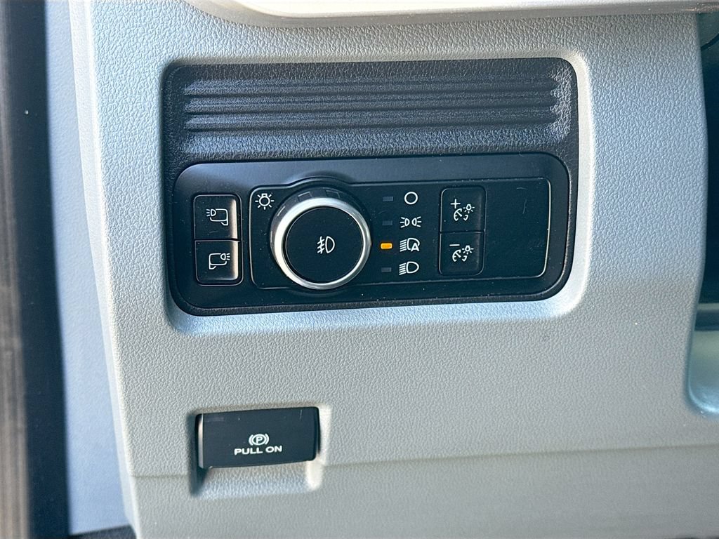 Used 2025 Ford F550 4x4 Crew Cab image 9