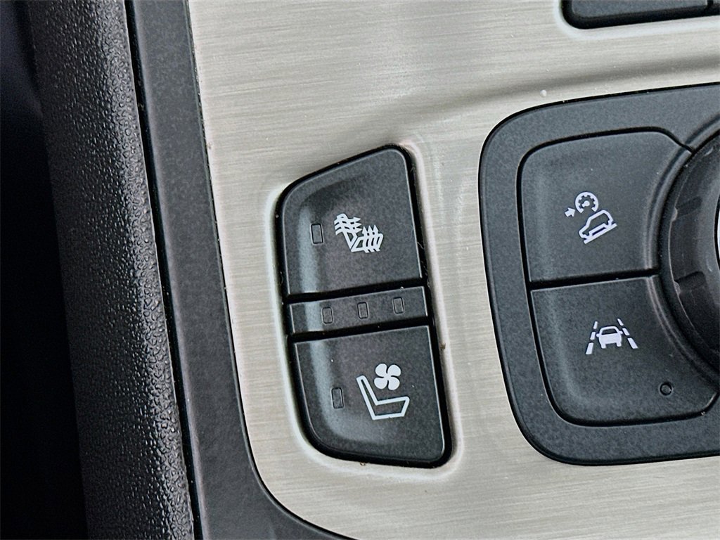 Used 2022 GMC Terrain Denali w/ Denali Premium Package image 20