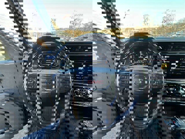 Used 2022 GMC Sierra 1500 AT4 w/ AT4 Premium Package image 18