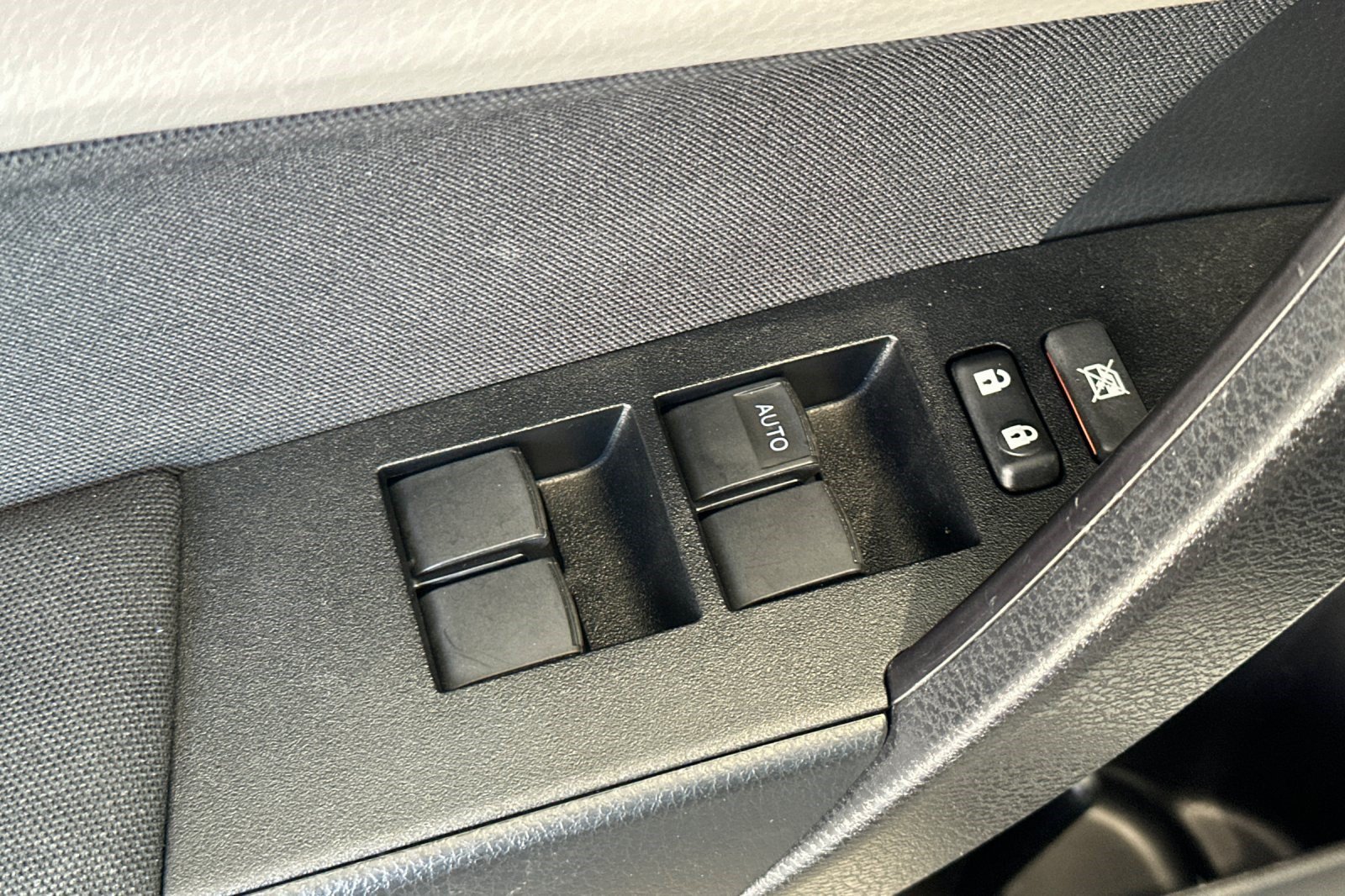 Used 2019 Toyota Corolla LE FWD image 13