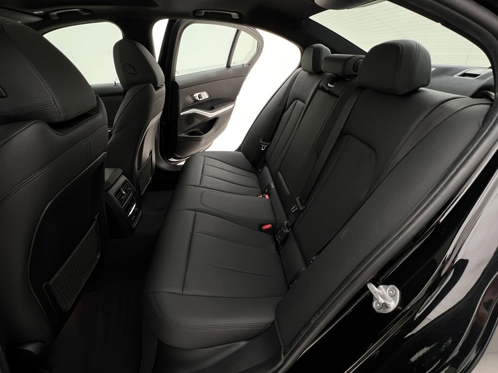 Used 2020 BMW 330i xDrive Sedan w/ Driving Assistance Package image 17