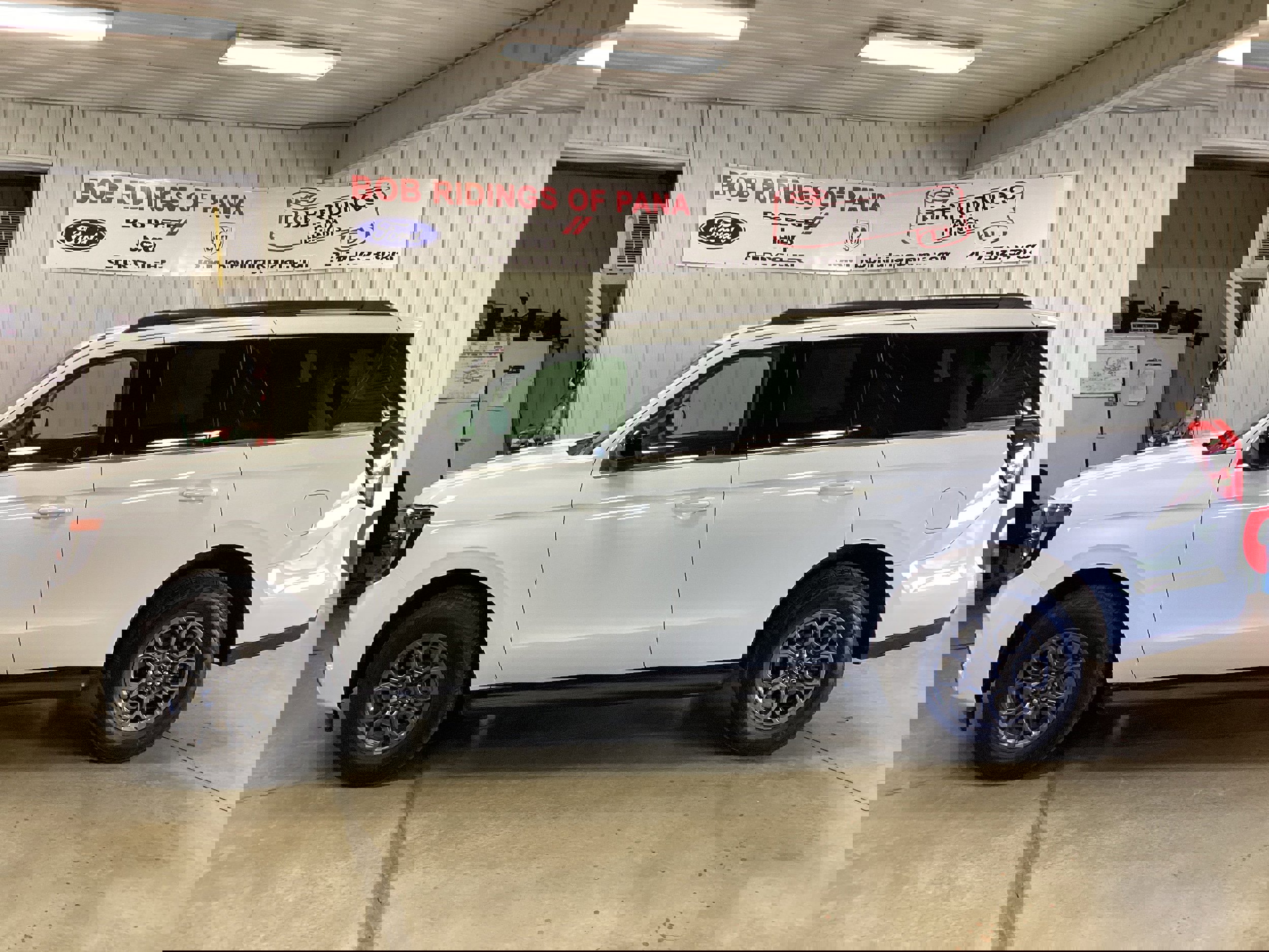 Used 2025 Ford Expedition Active image 2