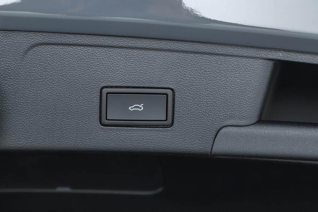 New 2026 Volkswagen Atlas Cross Sport SE image 30