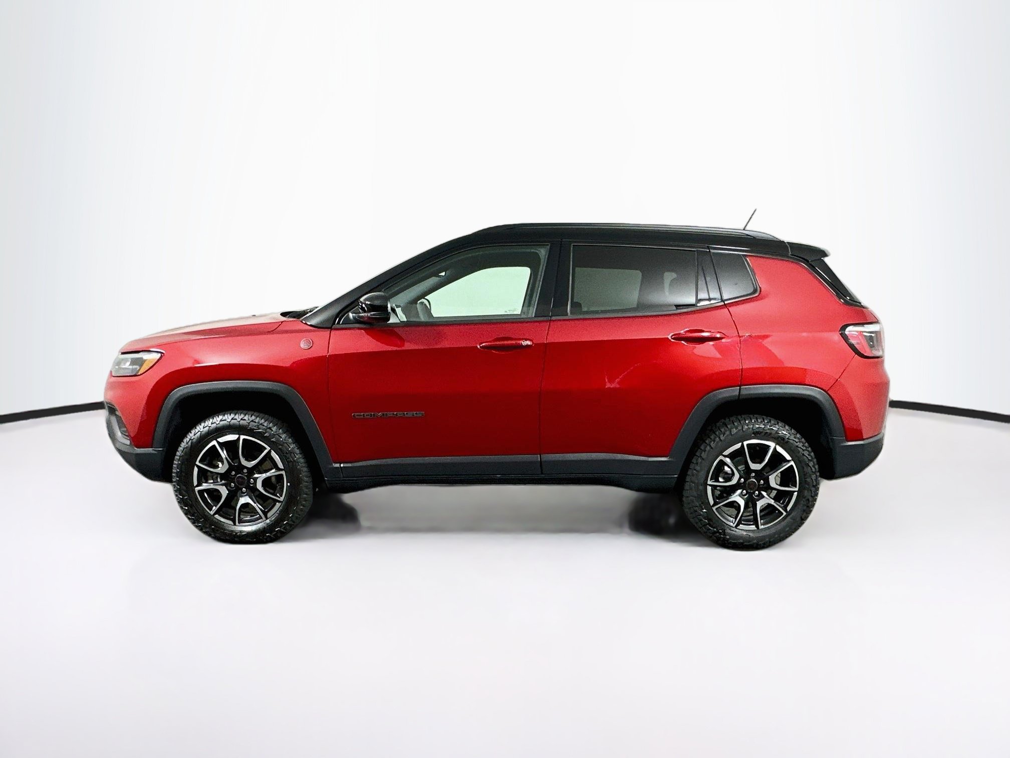 Used 2025 Jeep Compass Trailhawk AWD/4WD image 4