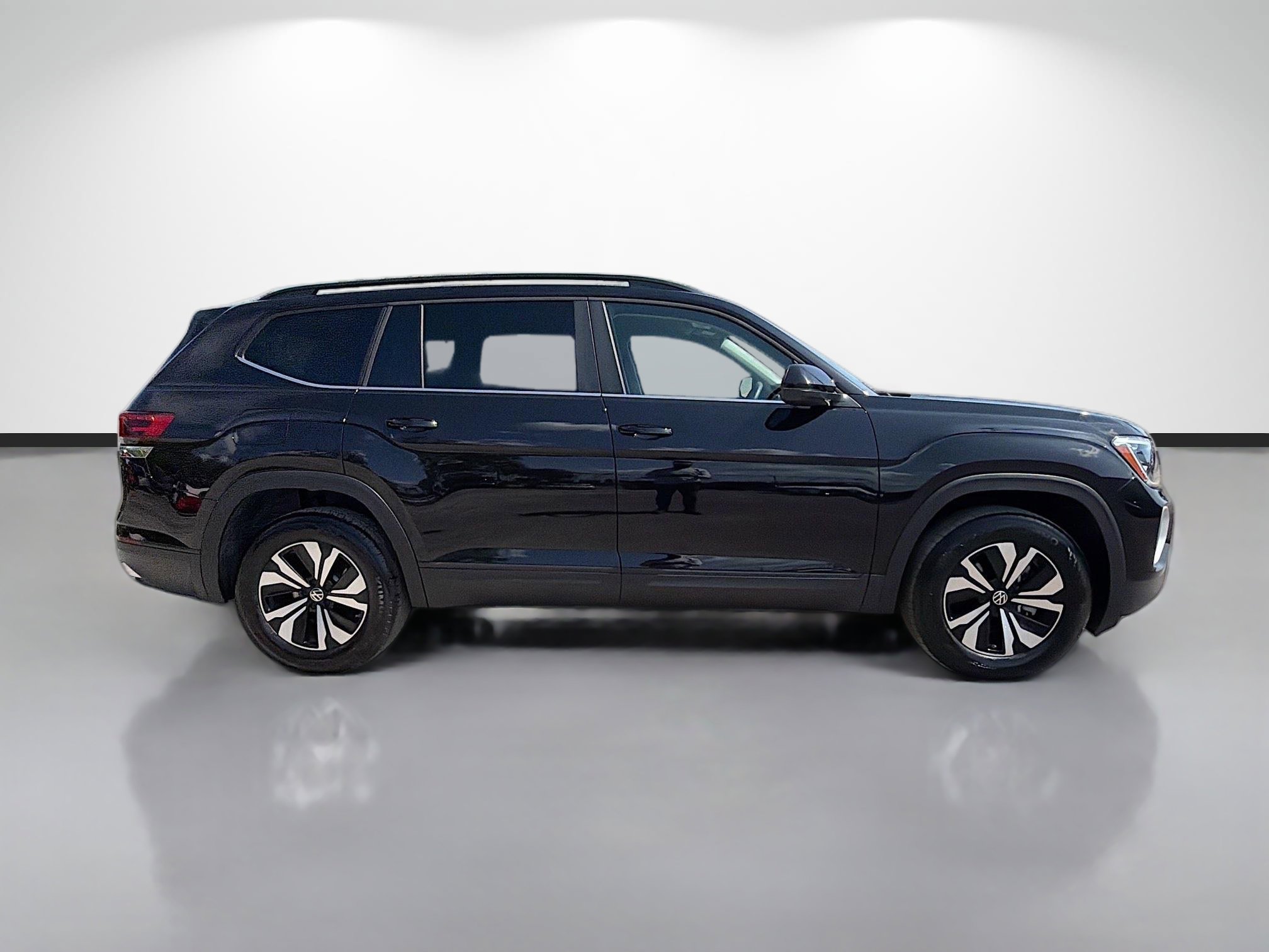 Used 2026 Volkswagen Atlas SE FWD image 2