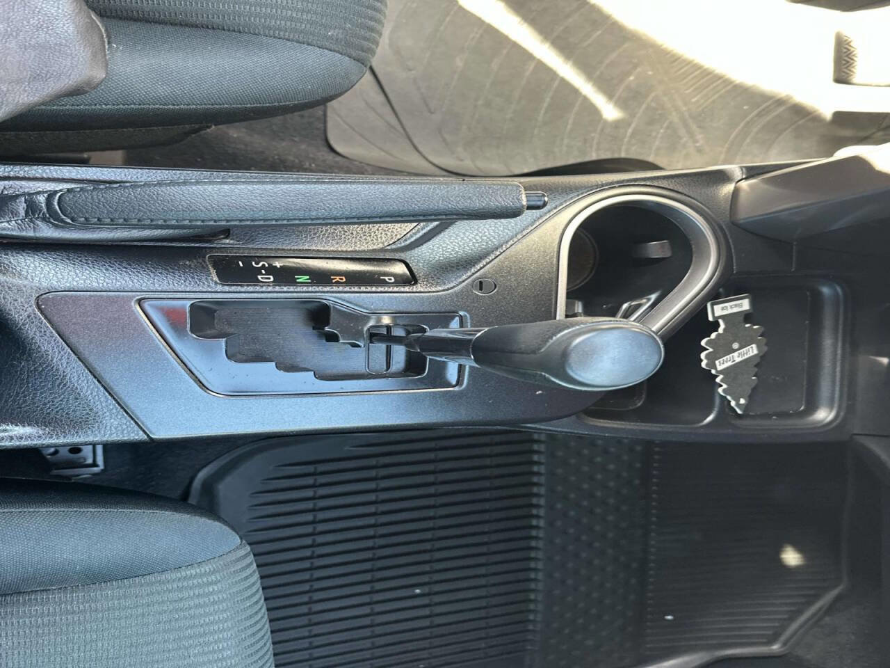 Used 2018 Toyota RAV4 LE image 14