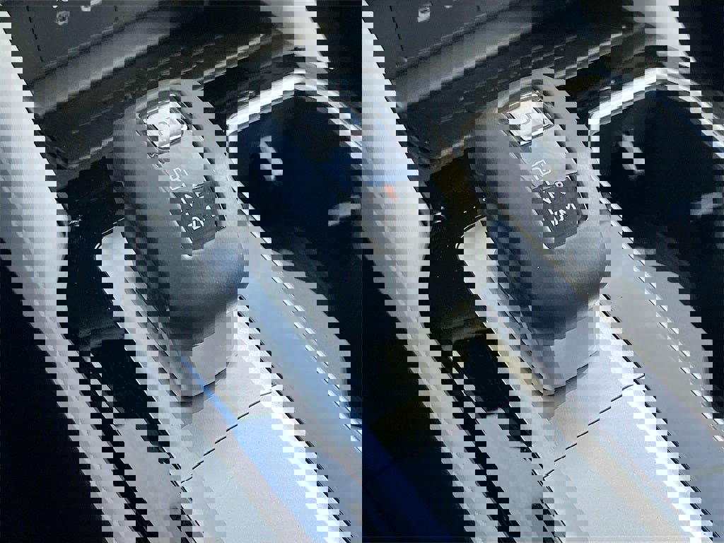 New 2025 Mitsubishi Outlander SE image 16