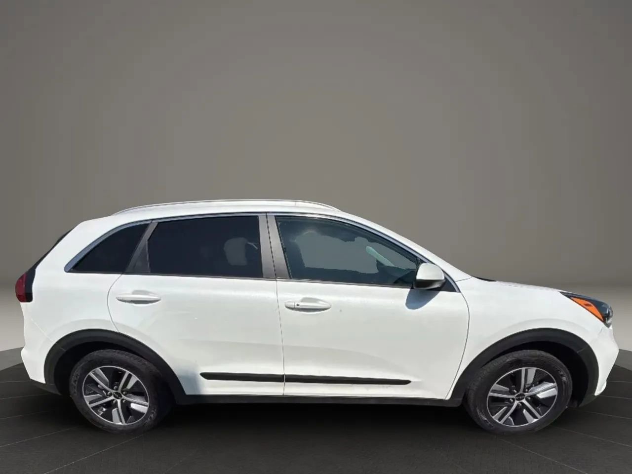 Used 2022 Kia Niro LXS image 4