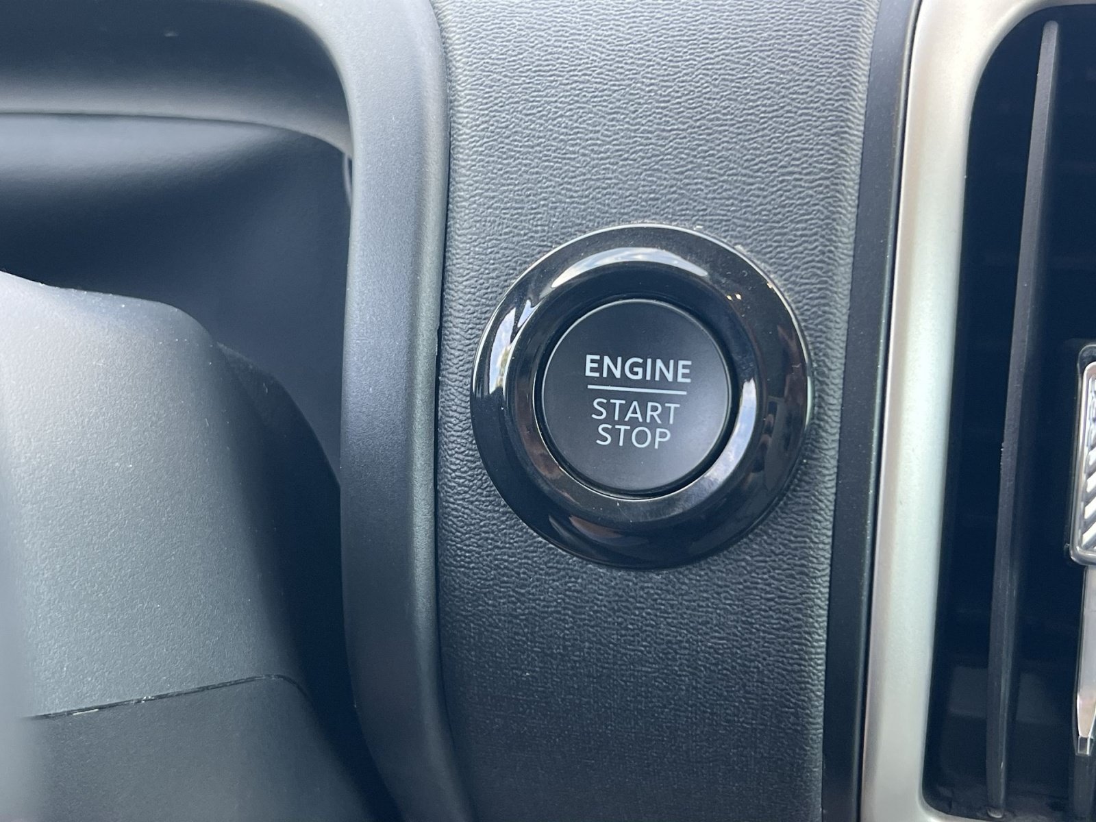 Used 2025 Ford Expedition Active AWD/4WD image 35