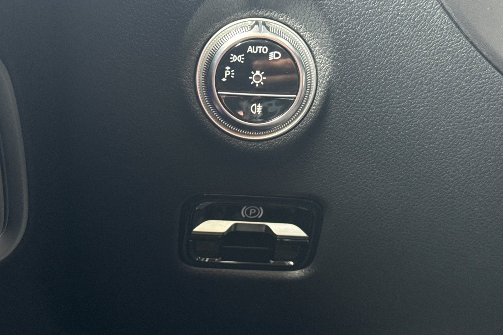 Certified 2024 Mercedes-Benz CLE 300 4MATIC Coupe image 32
