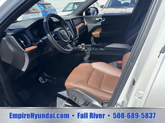 Used 2023 Volvo XC60 B5 Plus AWD/4WD image 19