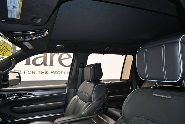 Used 2023 Jeep Grand Wagoneer Series II AWD/4WD image 18
