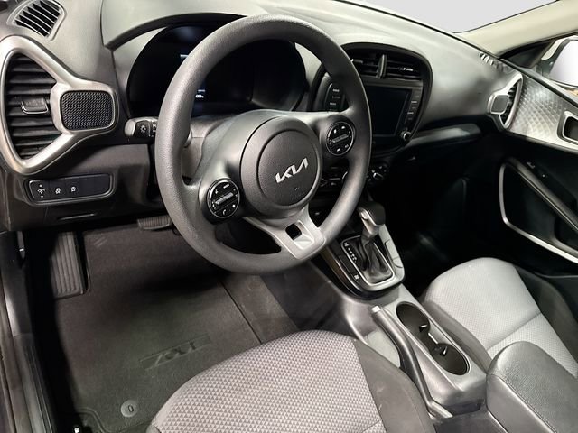 Used 2023 Kia Soul LX w/ LX Technology Package image 9