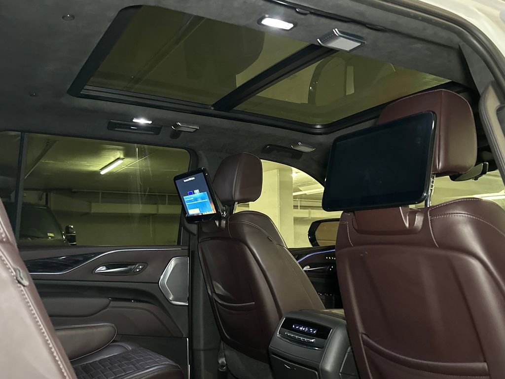Used 2023 Cadillac Escalade ESV V image 18