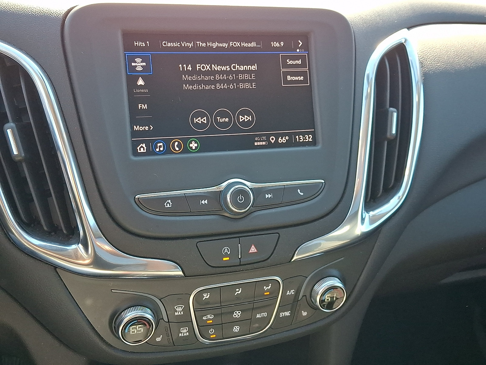 Used 2024 Chevrolet Equinox LT w/ LPO, Floor Liner Package AWD/4WD image 16
