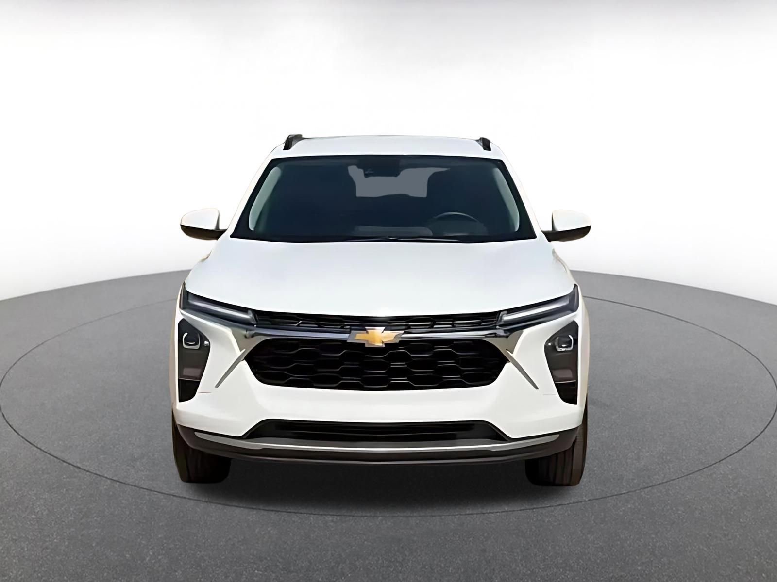 Used 2025 Chevrolet Trax LT w/ LT Convenience Package FWD image 4