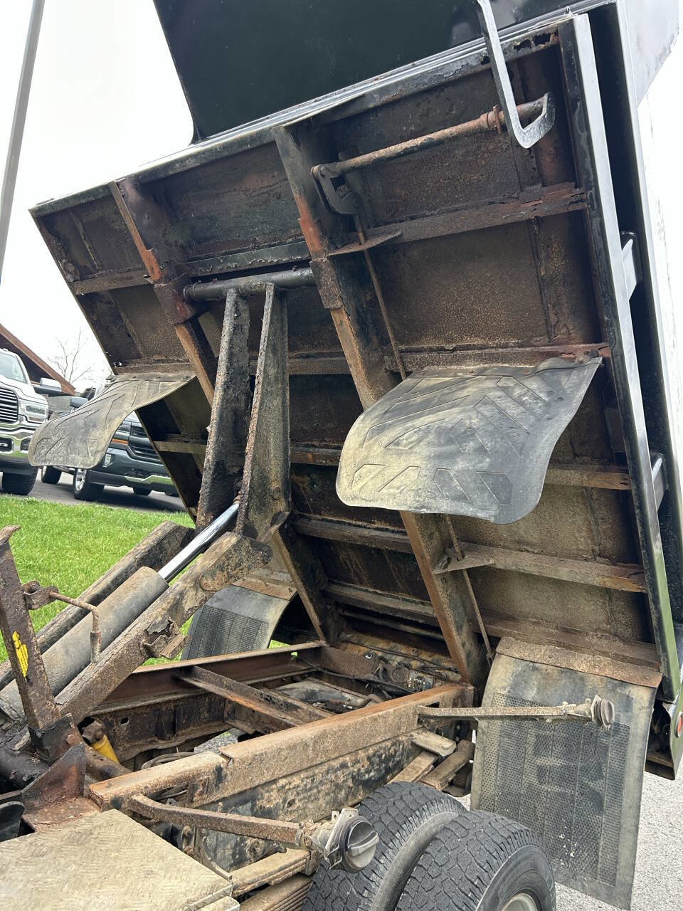 Used 2004 Chevrolet Silverado 3500 2WD Regular Cab image 23