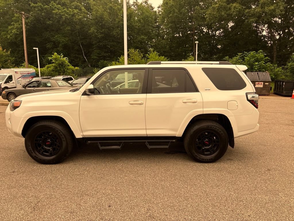 Used 2023 Toyota 4Runner SR5 AWD/4WD image 4