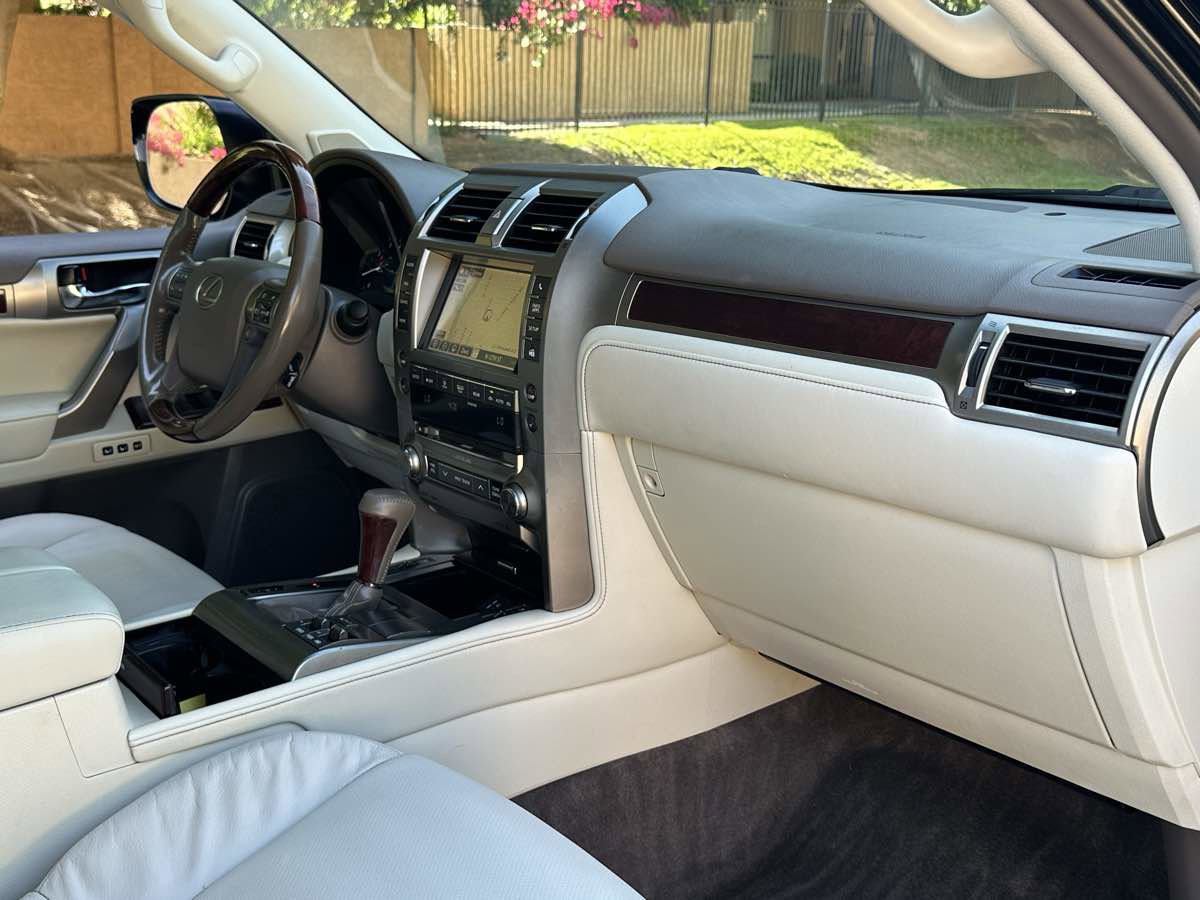 Used 2016 Lexus GX 460 w/ Premium Package AWD/4WD image 12
