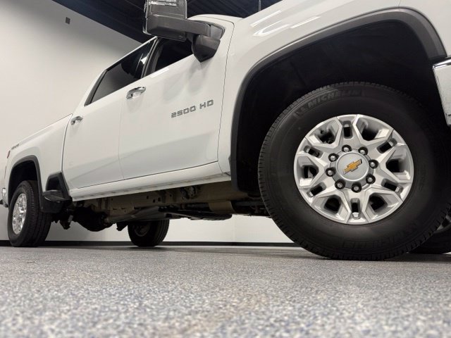 Used 2024 Chevrolet Silverado 2500 LTZ AWD/4WD image 3