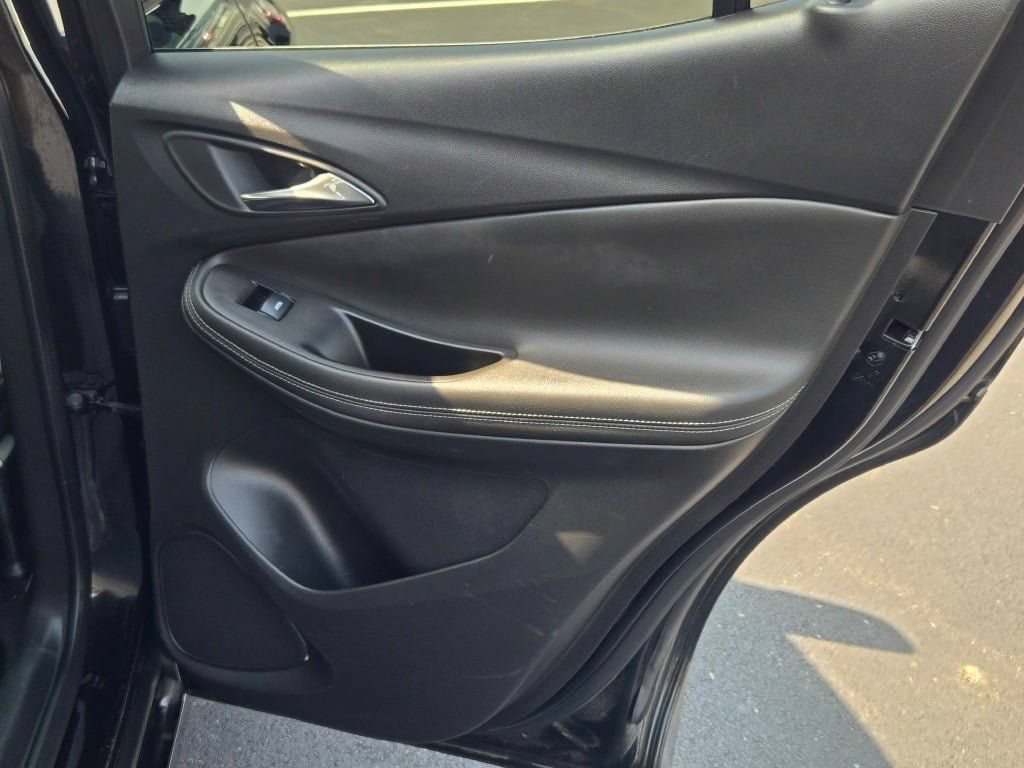 Used 2024 Buick Encore GX Sport Touring FWD image 7