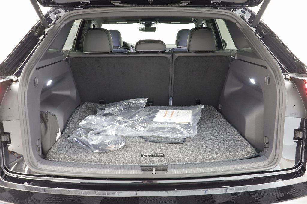 New 2026 Volkswagen Atlas Cross Sport SEL Premium R-Line image 18