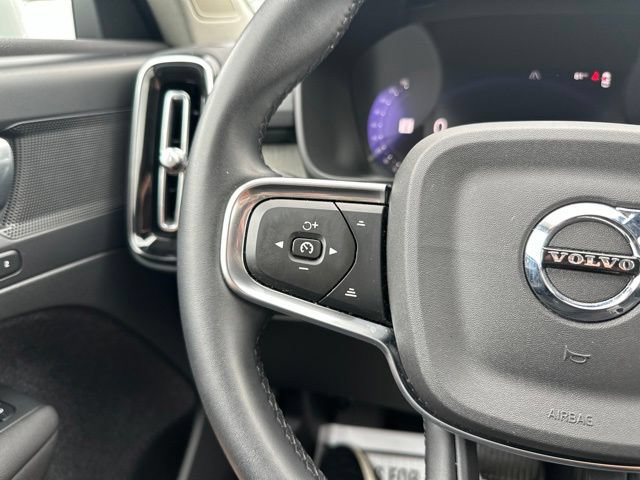 Used 2023 Volvo XC40 B4 Core w/ Convenience Package FWD image 23