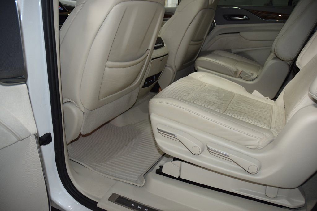 Used 2023 Cadillac Escalade ESV Premium Luxury Platinum w/ Heavy-Duty Trailer Package image 43