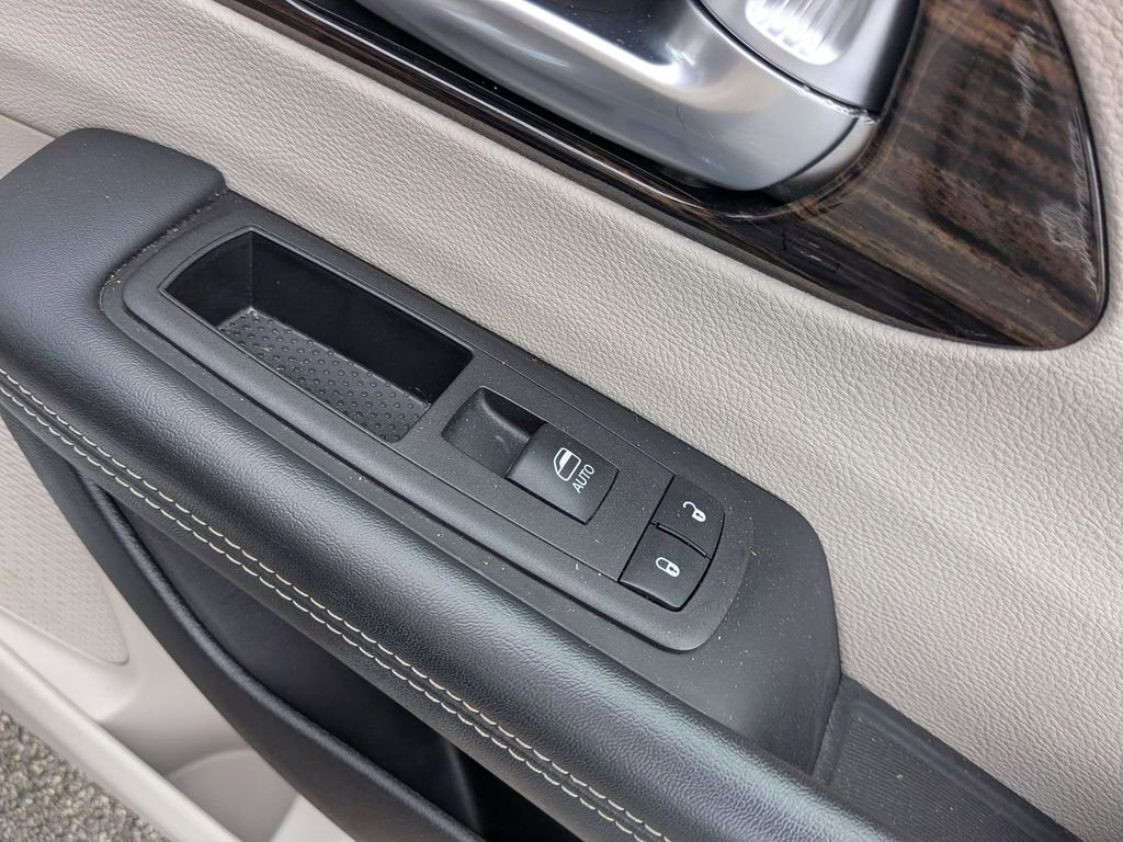 Used 2024 Chrysler Pacifica Limited image 26