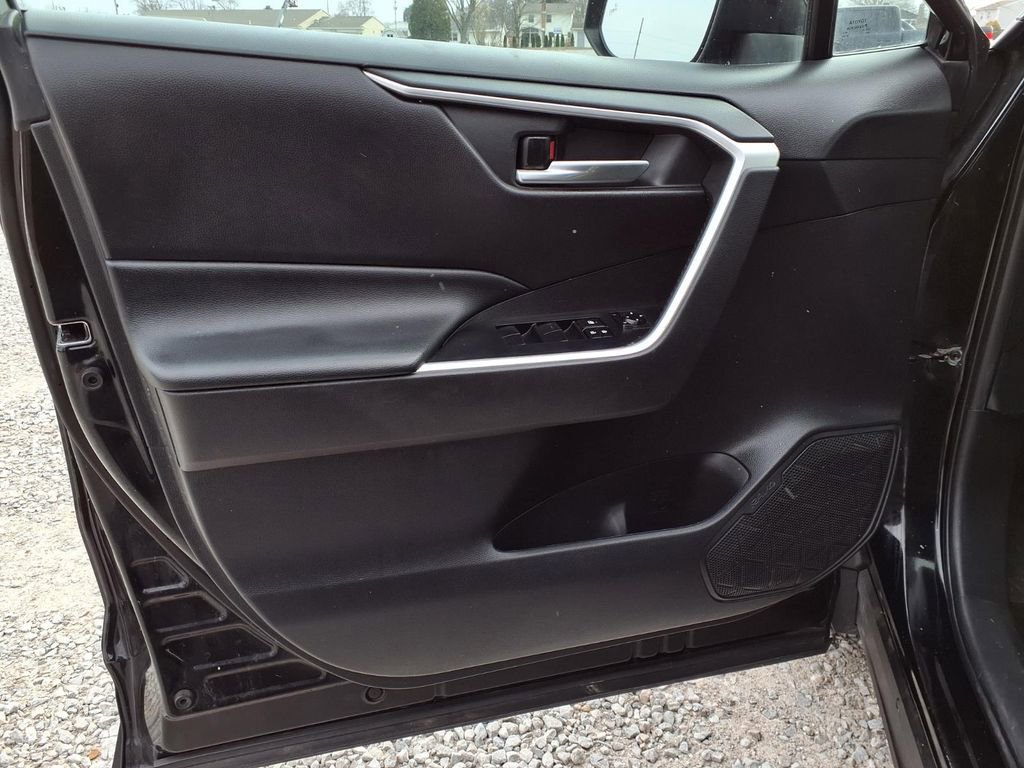 Used 2020 Toyota RAV4 XLE AWD/4WD image 21