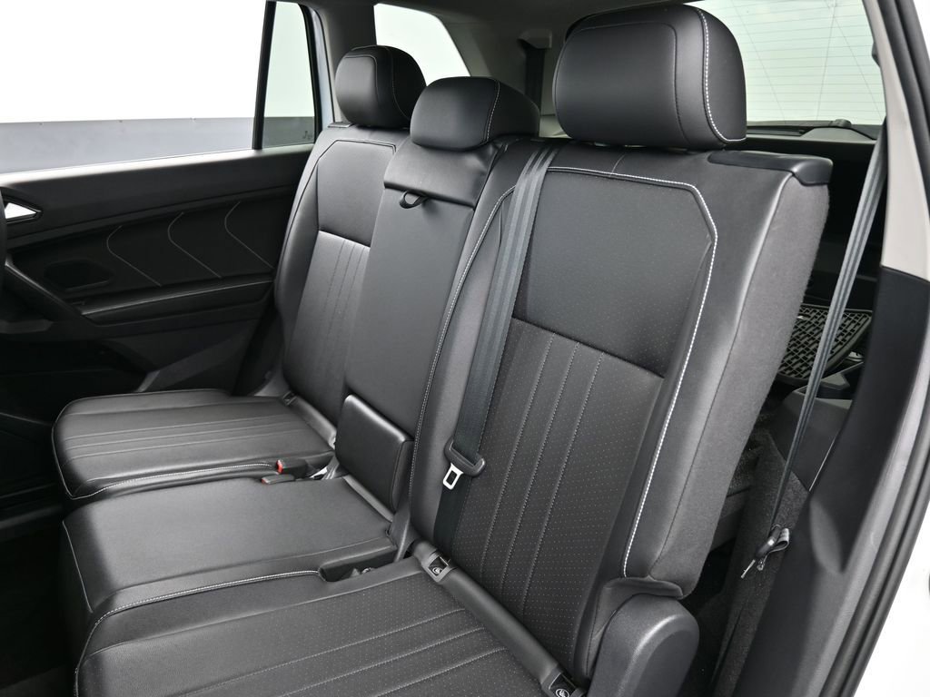 Used 2023 Volkswagen Tiguan SE image 35