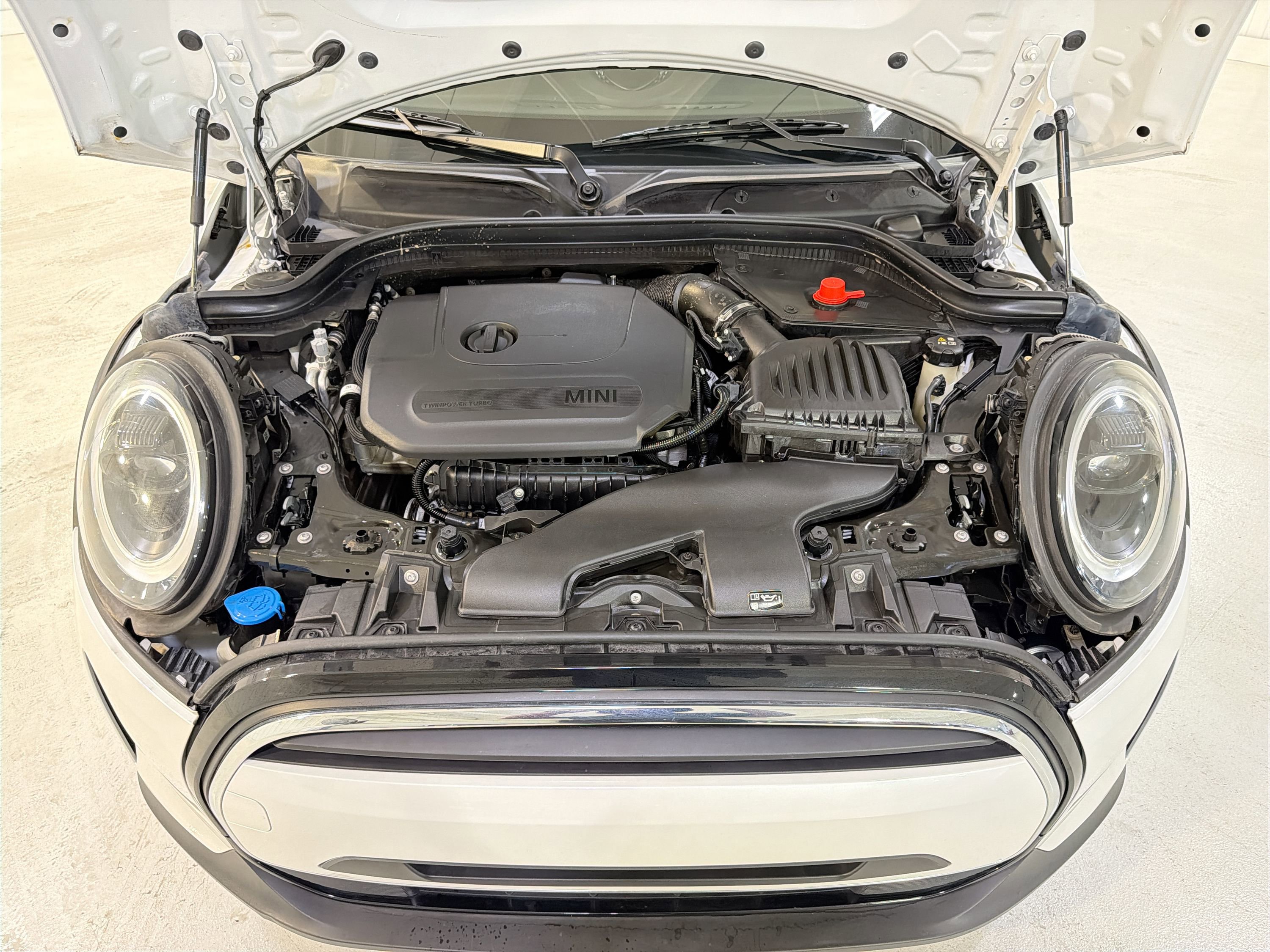 Used 2024 MINI Cooper 2-Door Hardtop w/ Signature Upholstery Package FWD image 31