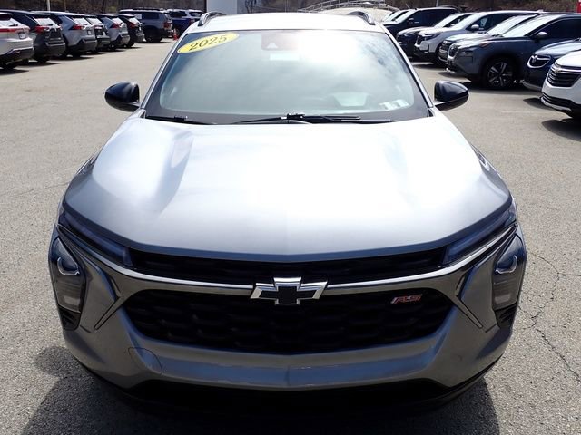Used 2025 Chevrolet Trax RS image 11