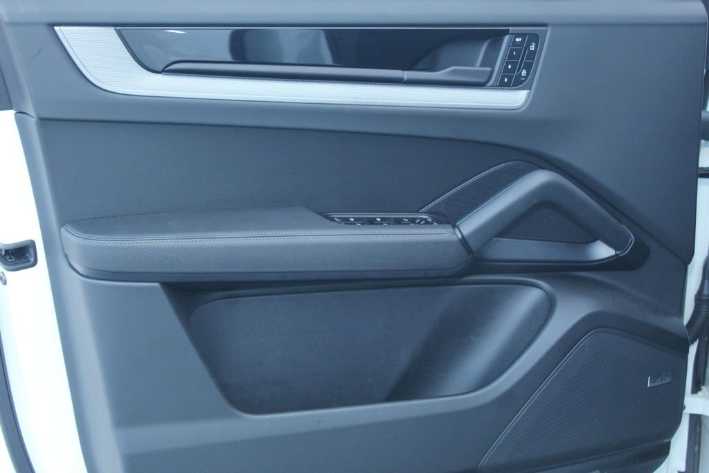 Certified 2025 Porsche Cayenne image 23