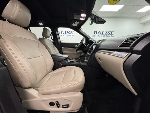 Used 2018 Ford Explorer Limited w/ Equipment Group 301A AWD/4WD image 17