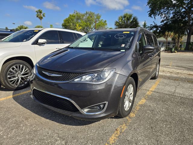 Used 2018 Chrysler Pacifica Touring-L FWD image 6