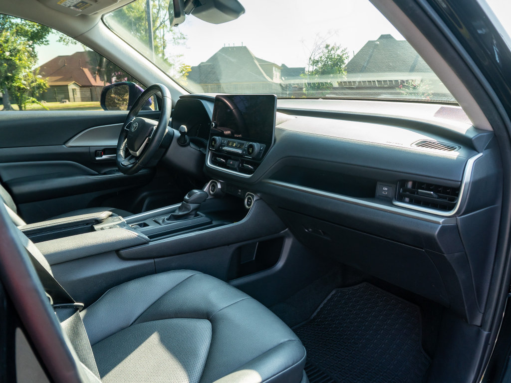 Used 2025 Toyota Grand Highlander AWD image 19