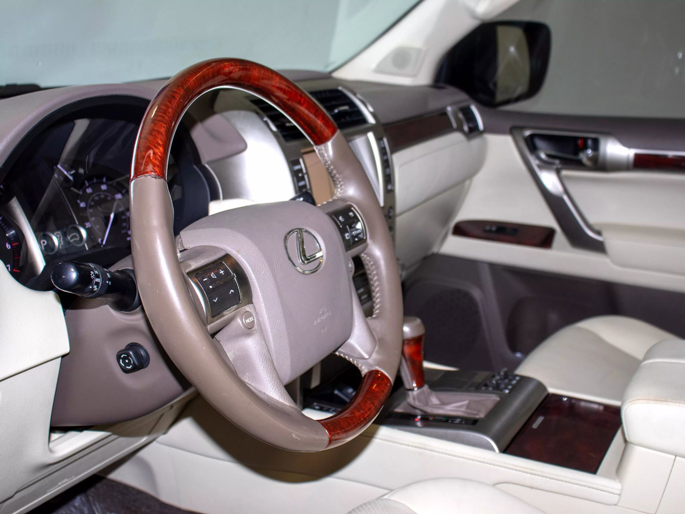 Used 2011 Lexus GX 460 image 10