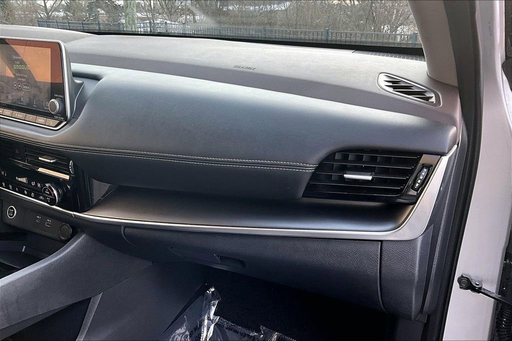 Used 2021 Nissan Rogue SV image 26