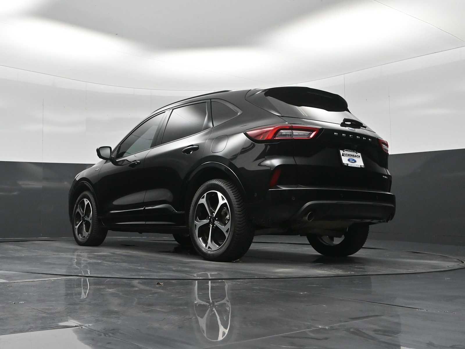 Used 2023 Ford Escape ST-Line Elite w/ Premium Technology Package AWD/4WD image 32