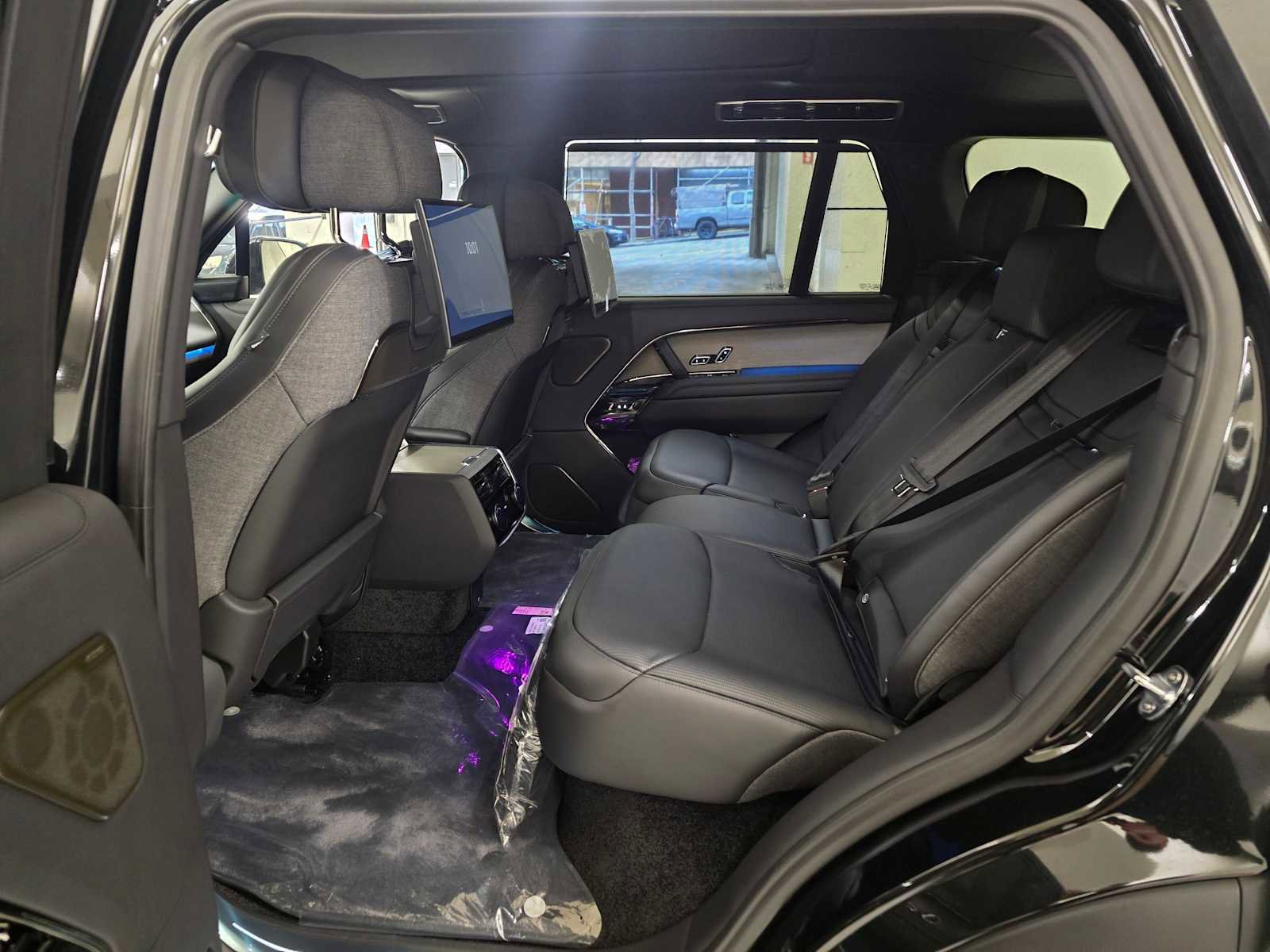 New 2026 Land Rover Range Rover SV image 18