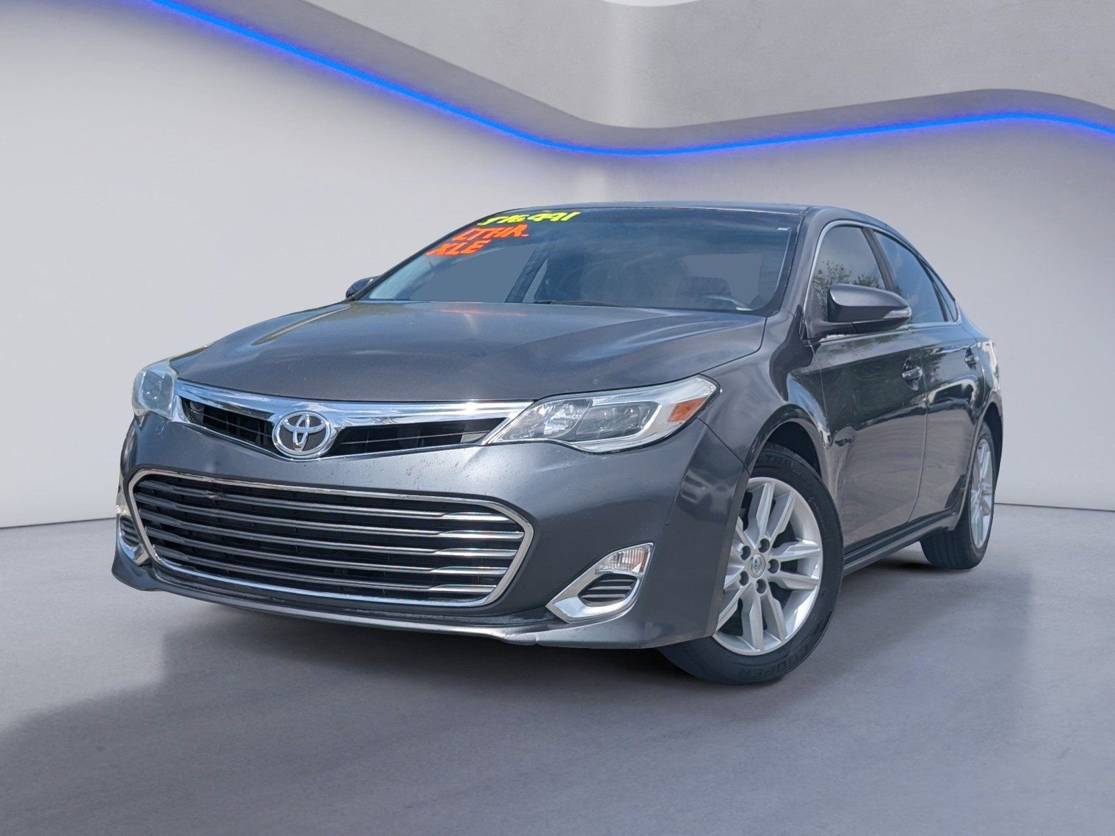 Used 2015 Toyota Avalon XLE FWD image 2