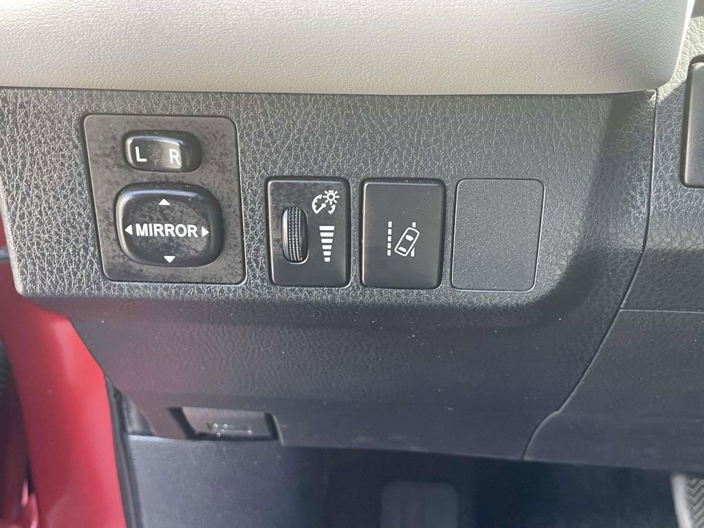 Used 2017 Toyota RAV4 XLE AWD/4WD image 25