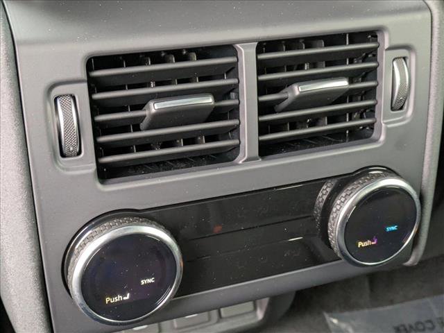 Used 2024 Land Rover Discovery Dynamic SE image 18