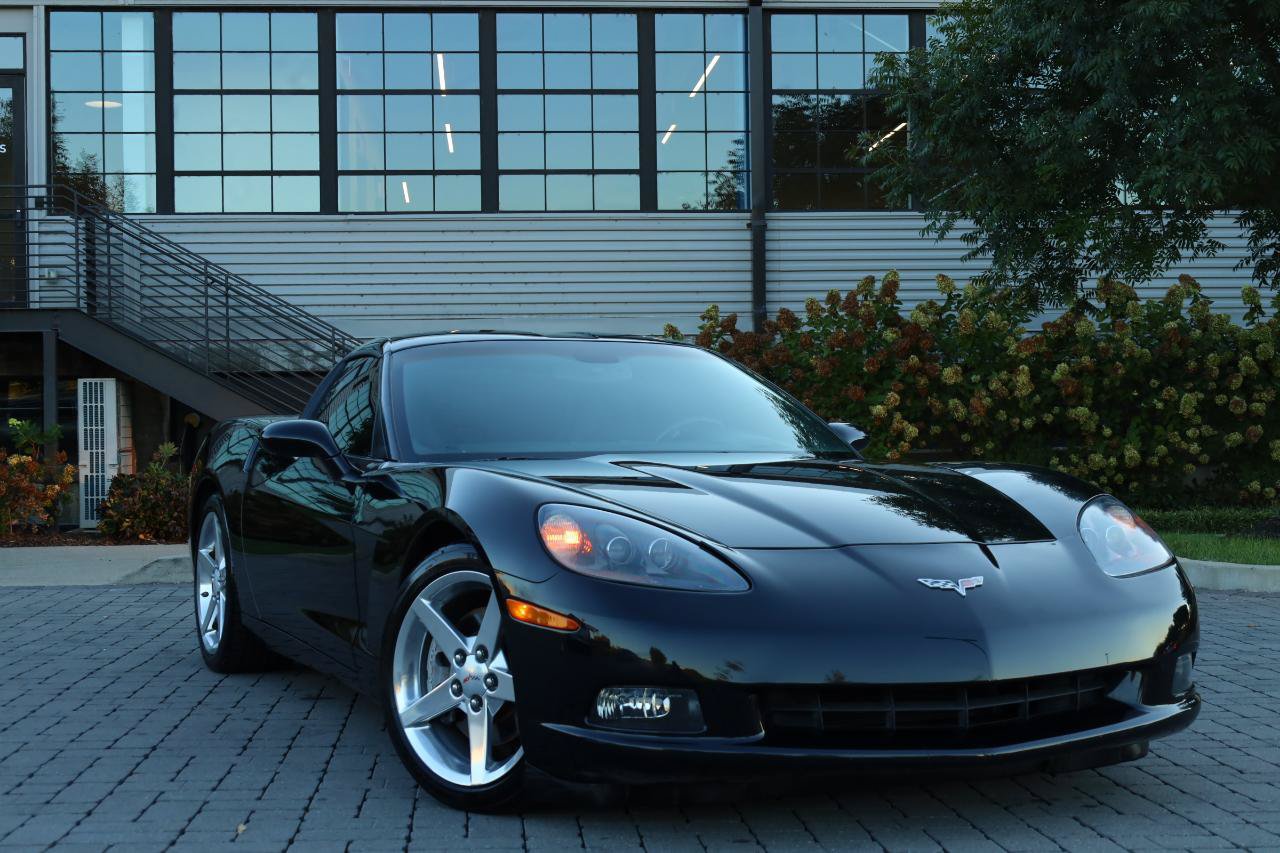 Used 2005 Chevrolet Corvette Coupe w/ Preferred Equipment Group RWD image 24